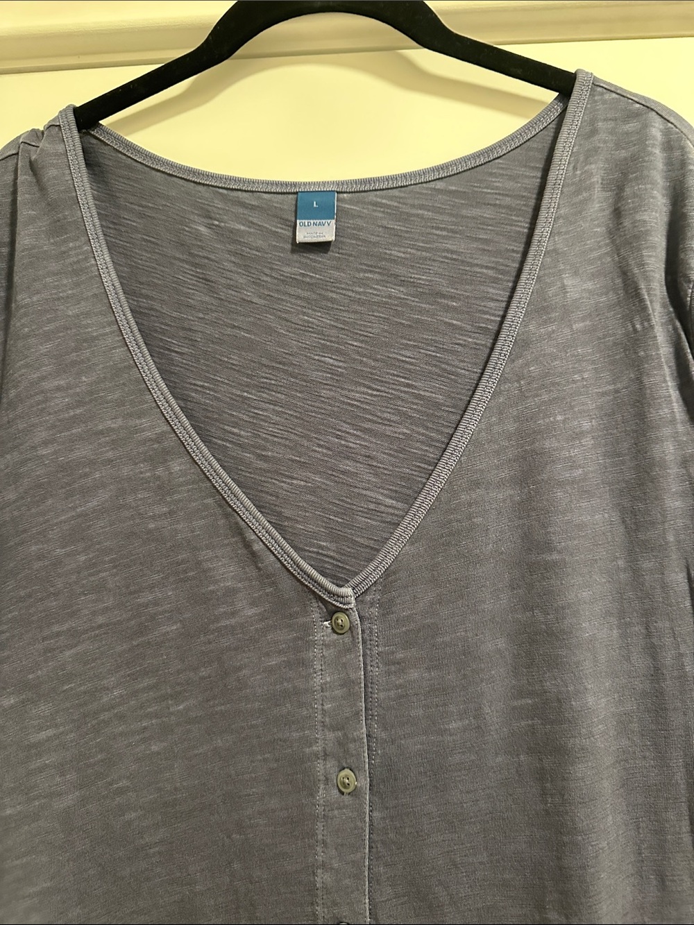 Old Navy Lightweight Button-Front V-Neck Top - Picture 2 of 4